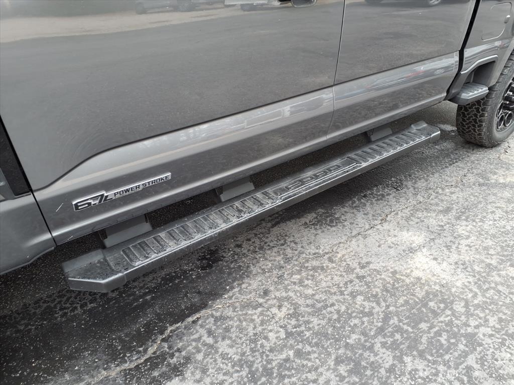 Ford F-250 SD Lariat Crew Cab 4WD 2023