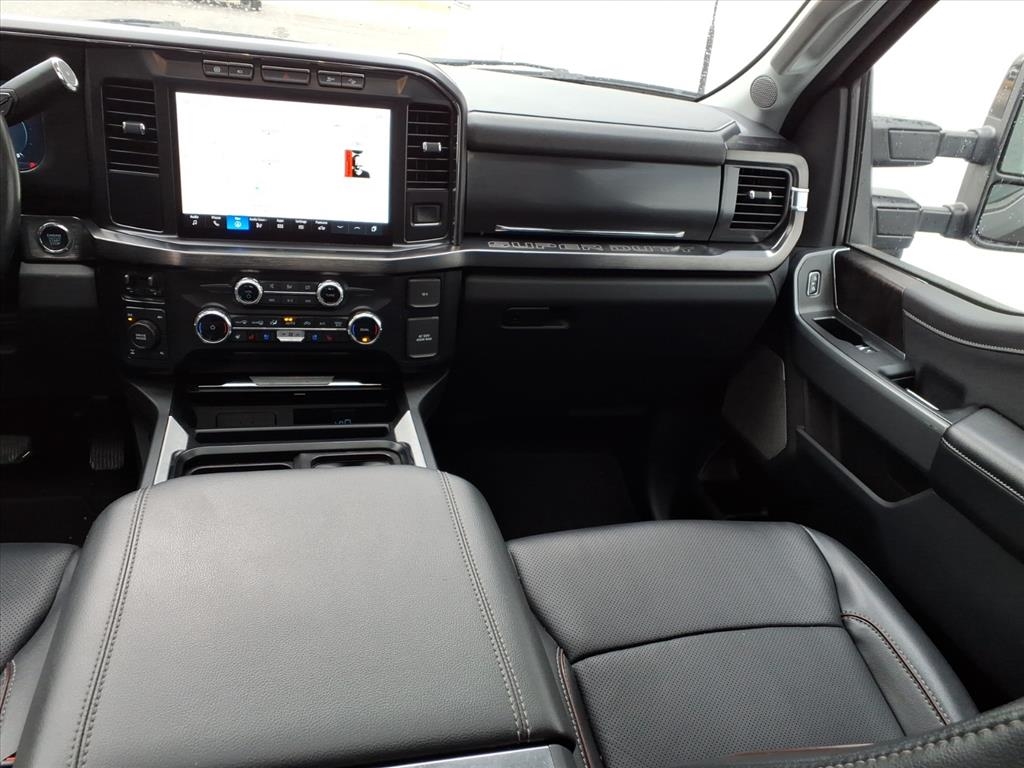 Ford F-250 SD Lariat Crew Cab 4WD 2023