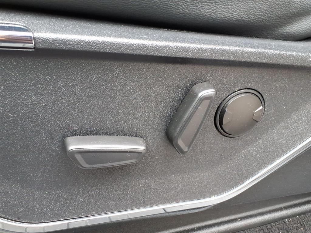 Ford F-250 SD Lariat Crew Cab 4WD 2023