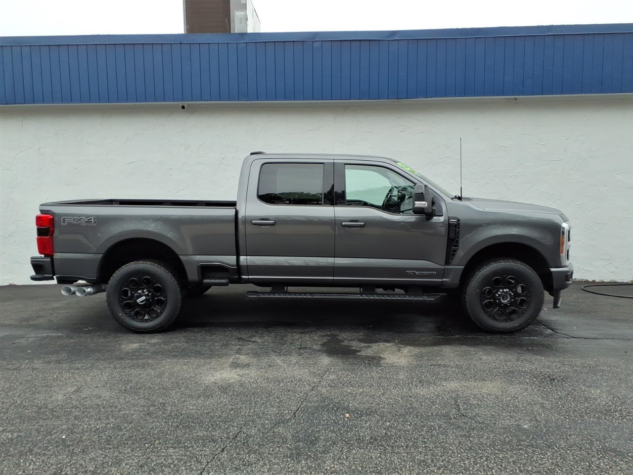 Ford F-250 SD Lariat Crew Cab 4WD 2023