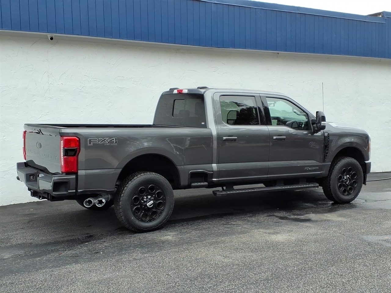 Ford F-250 SD Lariat Crew Cab 4WD 2023