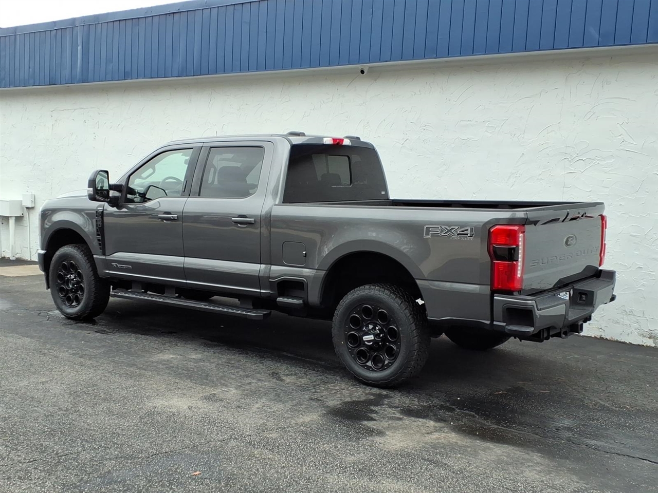 Ford F-250 SD Lariat Crew Cab 4WD 2023