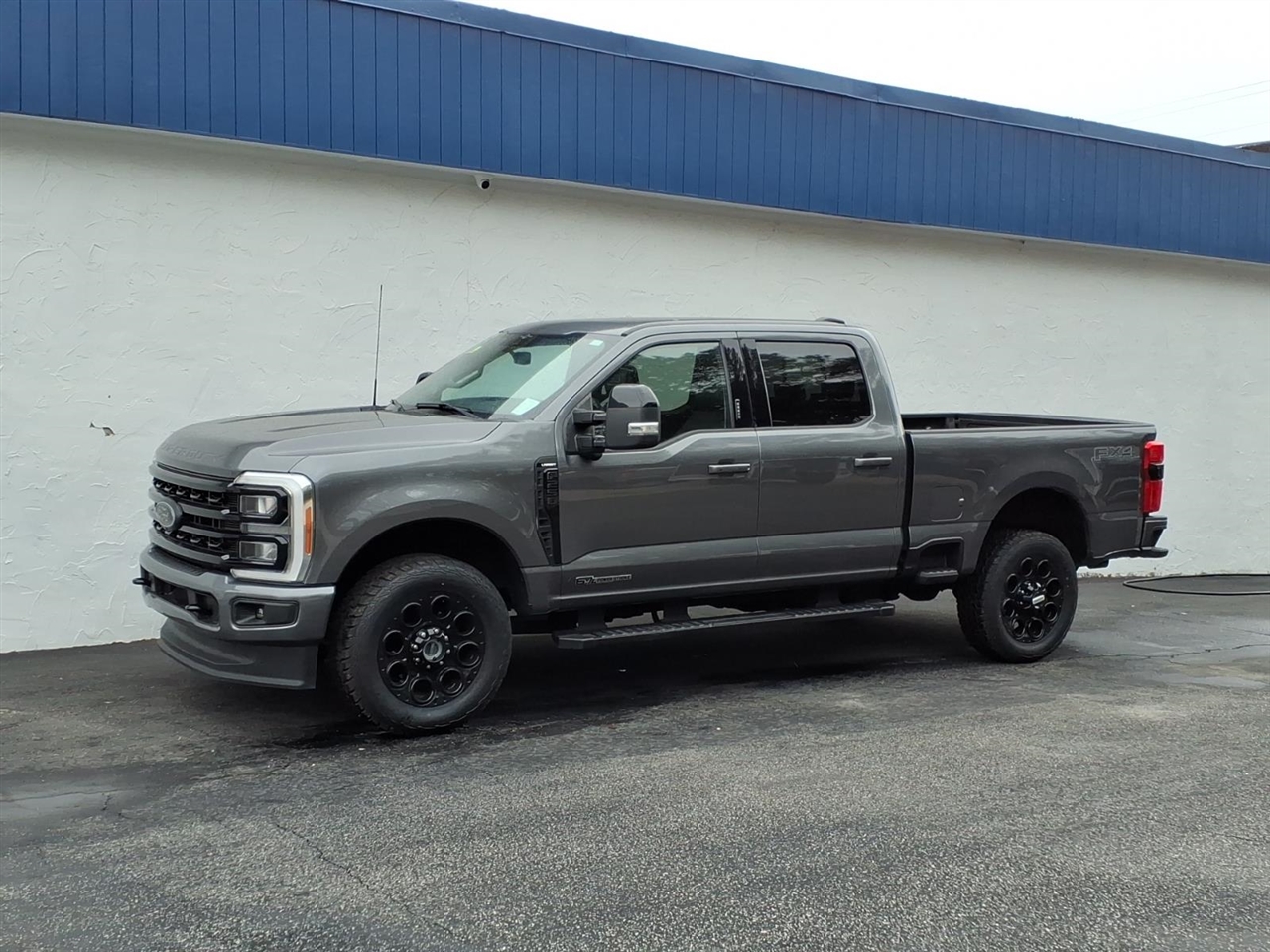 Ford F-250 SD Lariat Crew Cab 4WD 2023