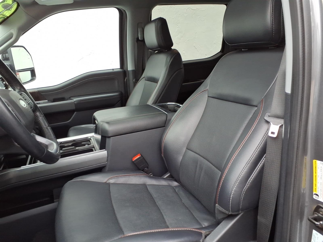 Ford F-250 SD Lariat Crew Cab 4WD 2023