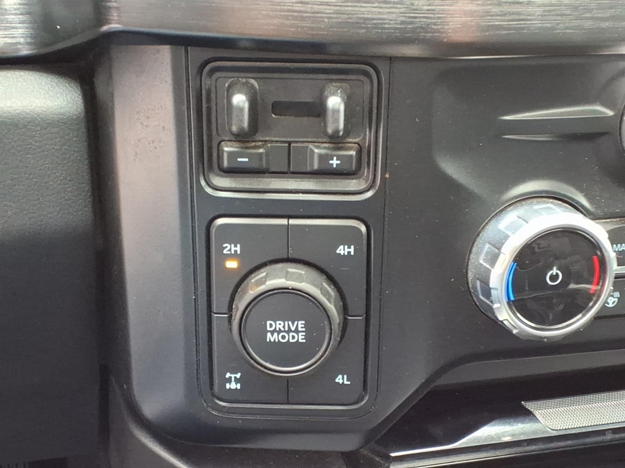 Ford F-250 SD Lariat Crew Cab 4WD 2023