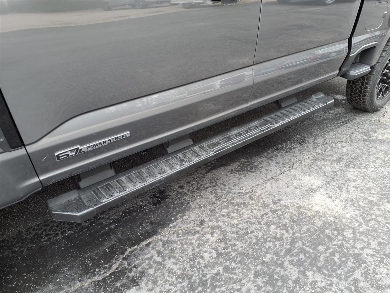 Ford F-250 SD Lariat Crew Cab 4WD 2023