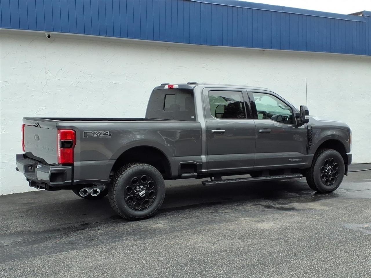 Ford F-250 SD Lariat Crew Cab 4WD 2023