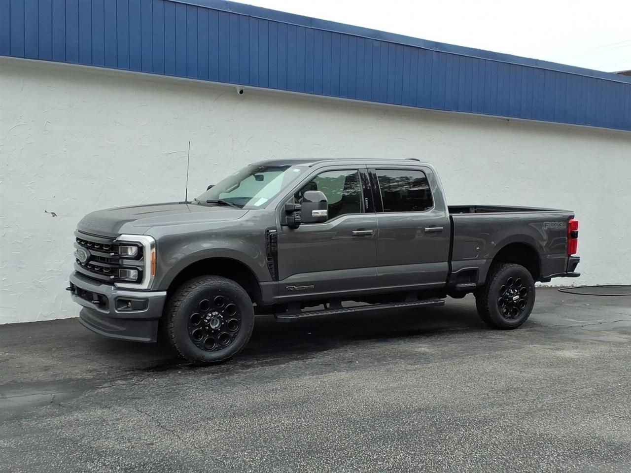 Ford F-250 SD Lariat Crew Cab 4WD 2023