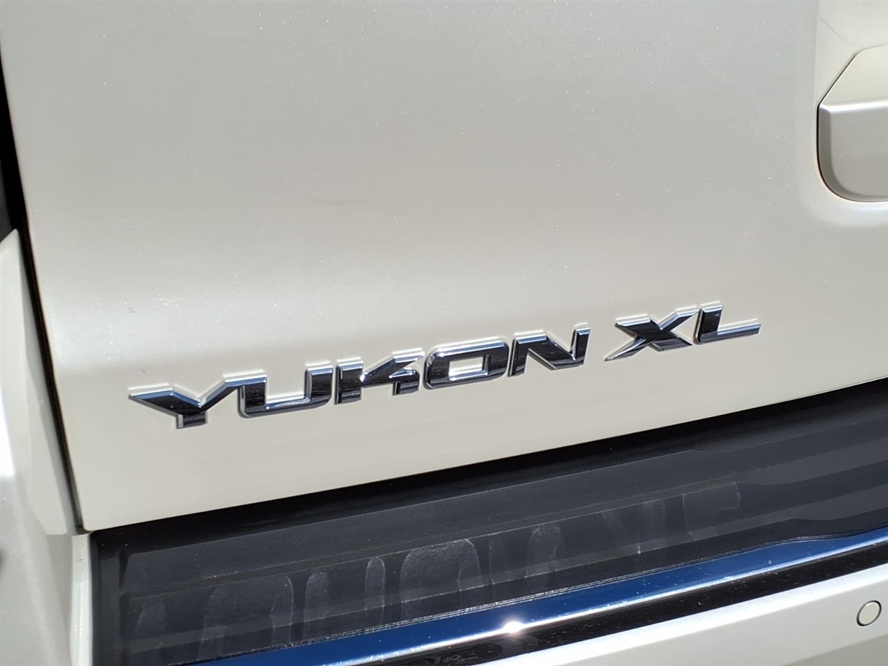 GMC Yukon Denali XL 4WD 2015