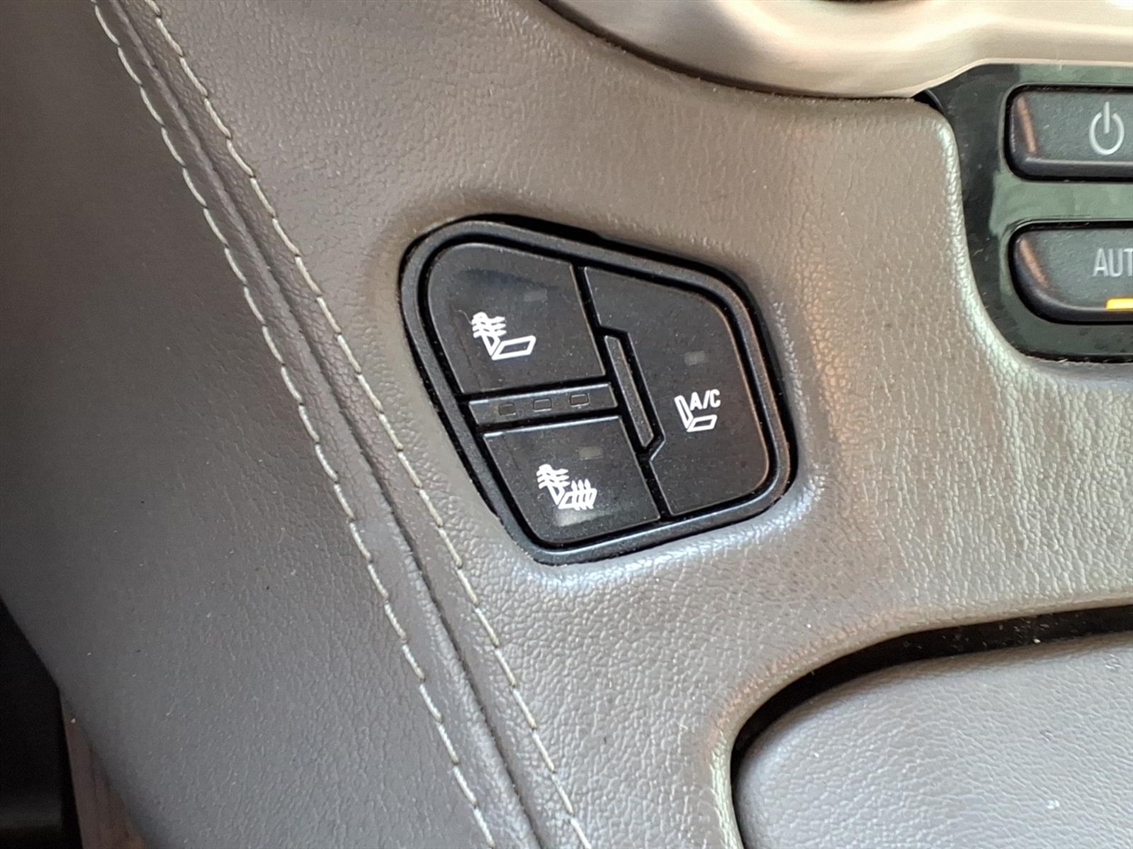 GMC Yukon Denali XL 4WD 2015