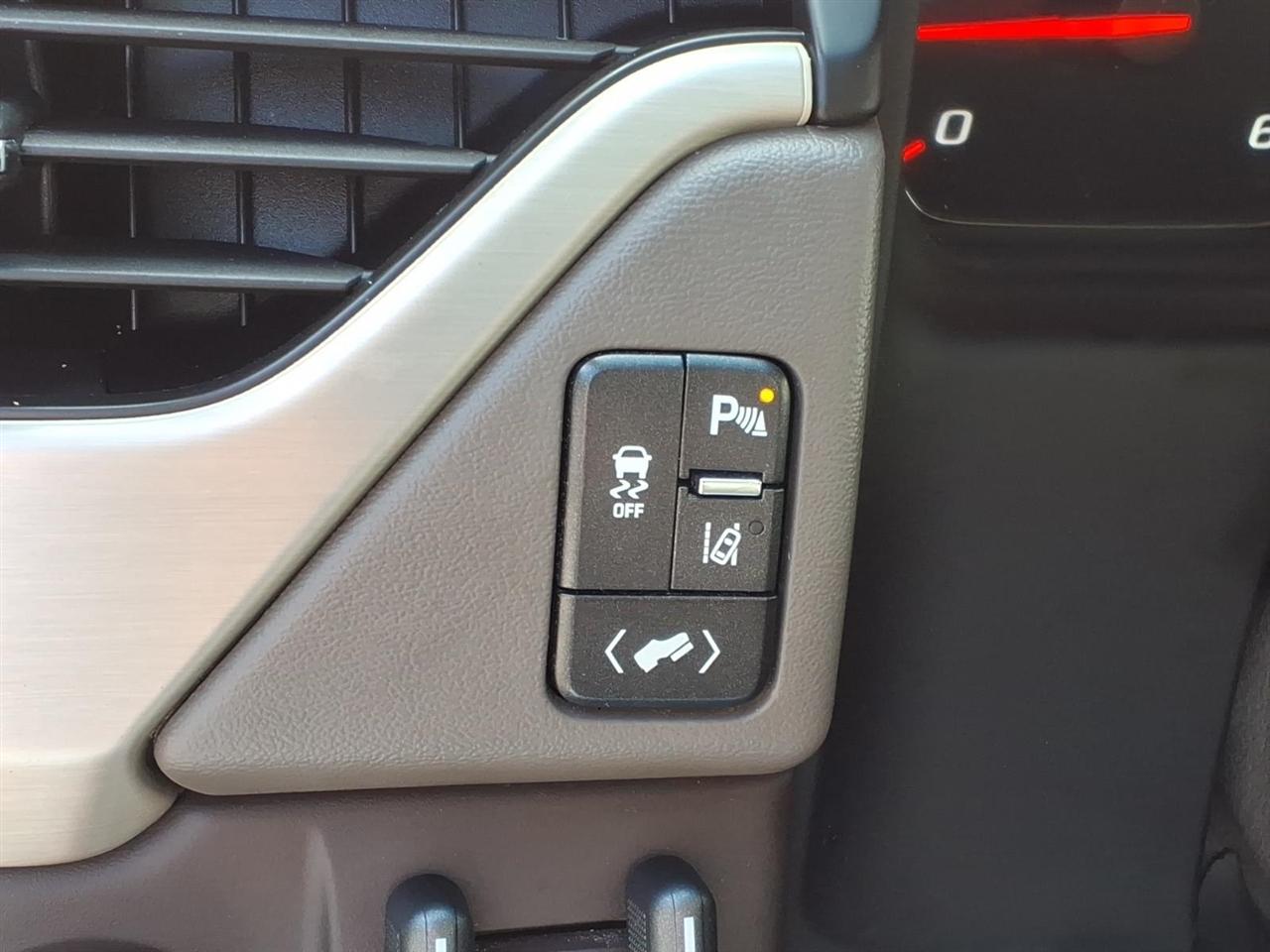 GMC Yukon Denali XL 4WD 2015