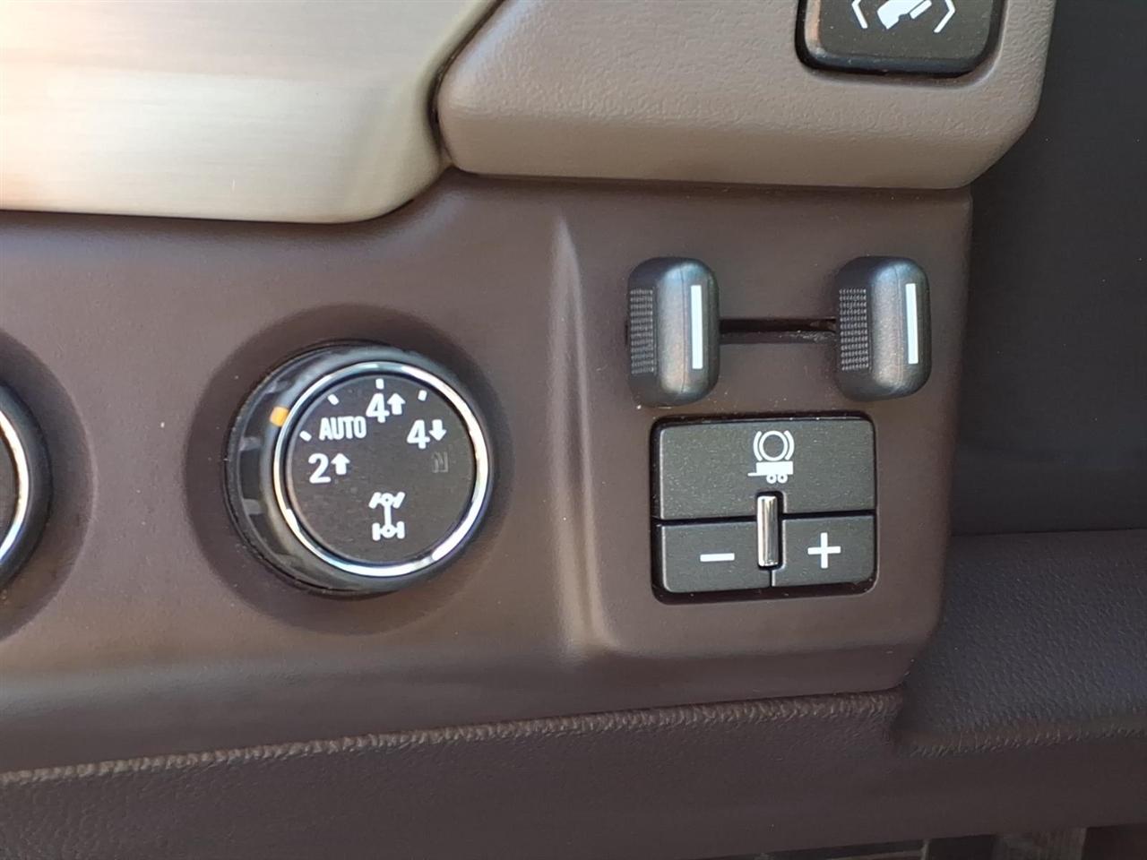 GMC Yukon Denali XL 4WD 2015