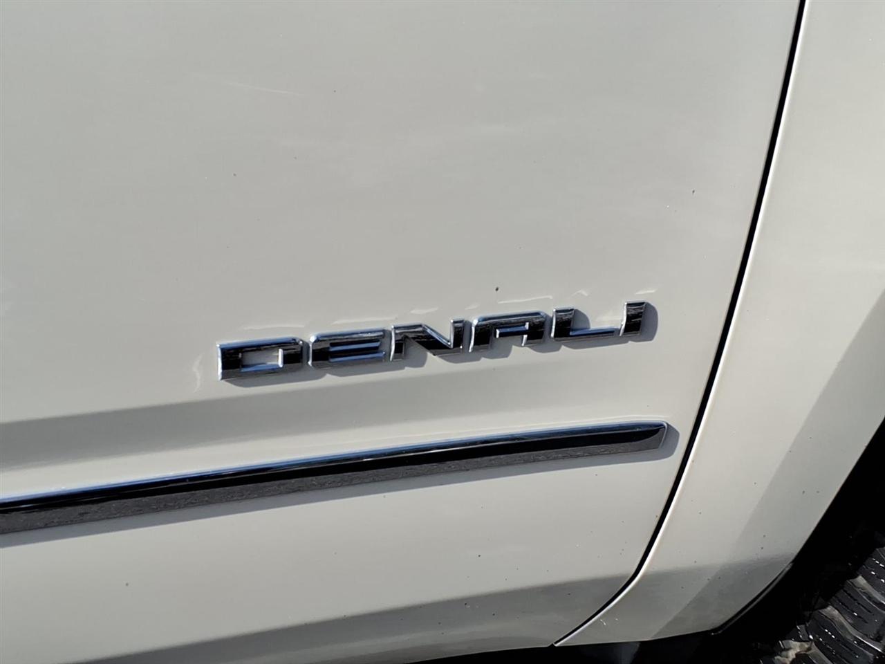 GMC Yukon Denali XL 4WD 2015