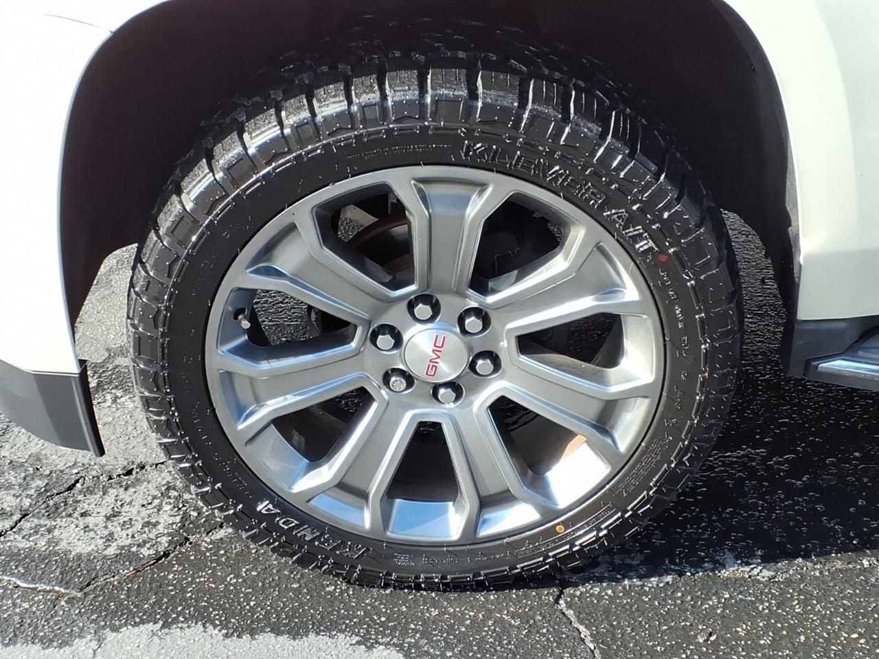 GMC Yukon Denali XL 4WD 2015