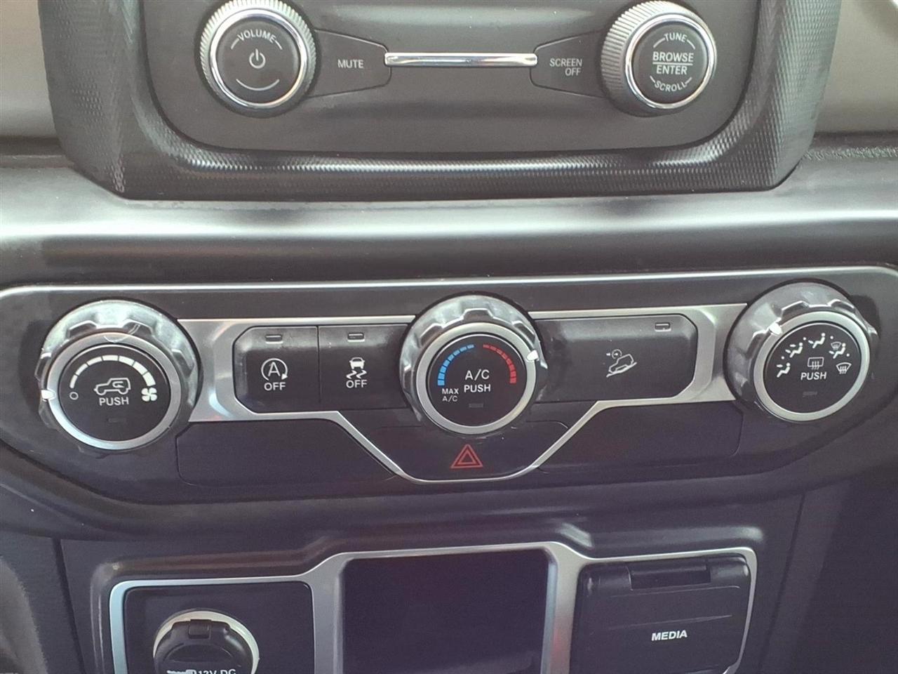 Jeep Wrangler Unlimited Sport 2018