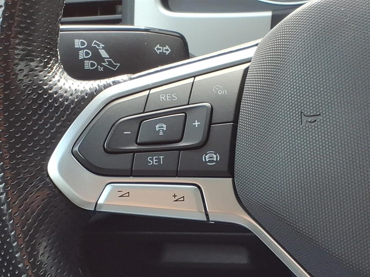 Volkswagen Atlas Cross Sport 3.6L V6 SE w/Technology R-Line 4MOTION 2021