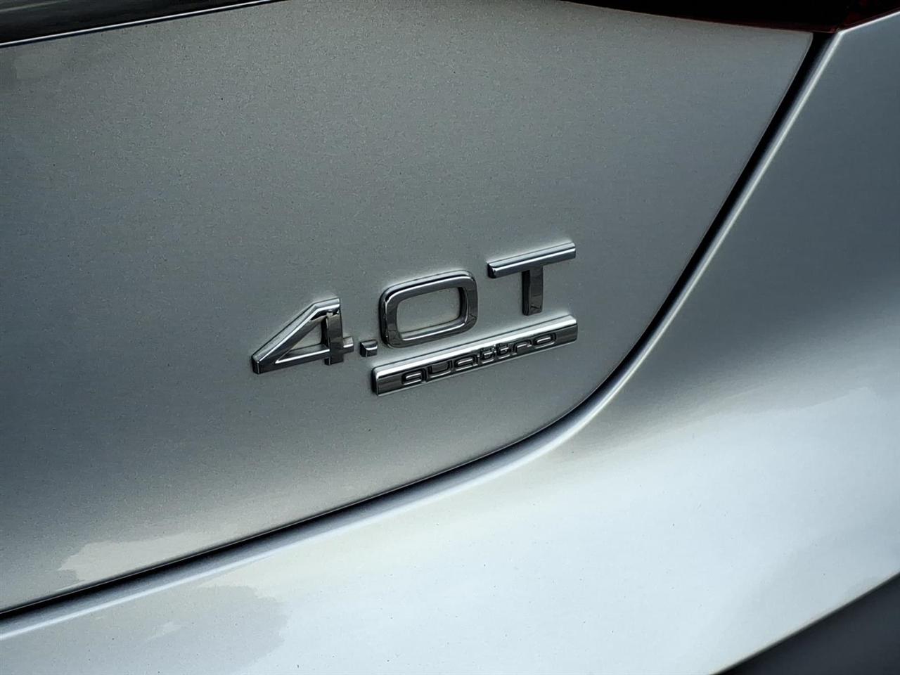 Audi A8 L 4.0T quattro 2015