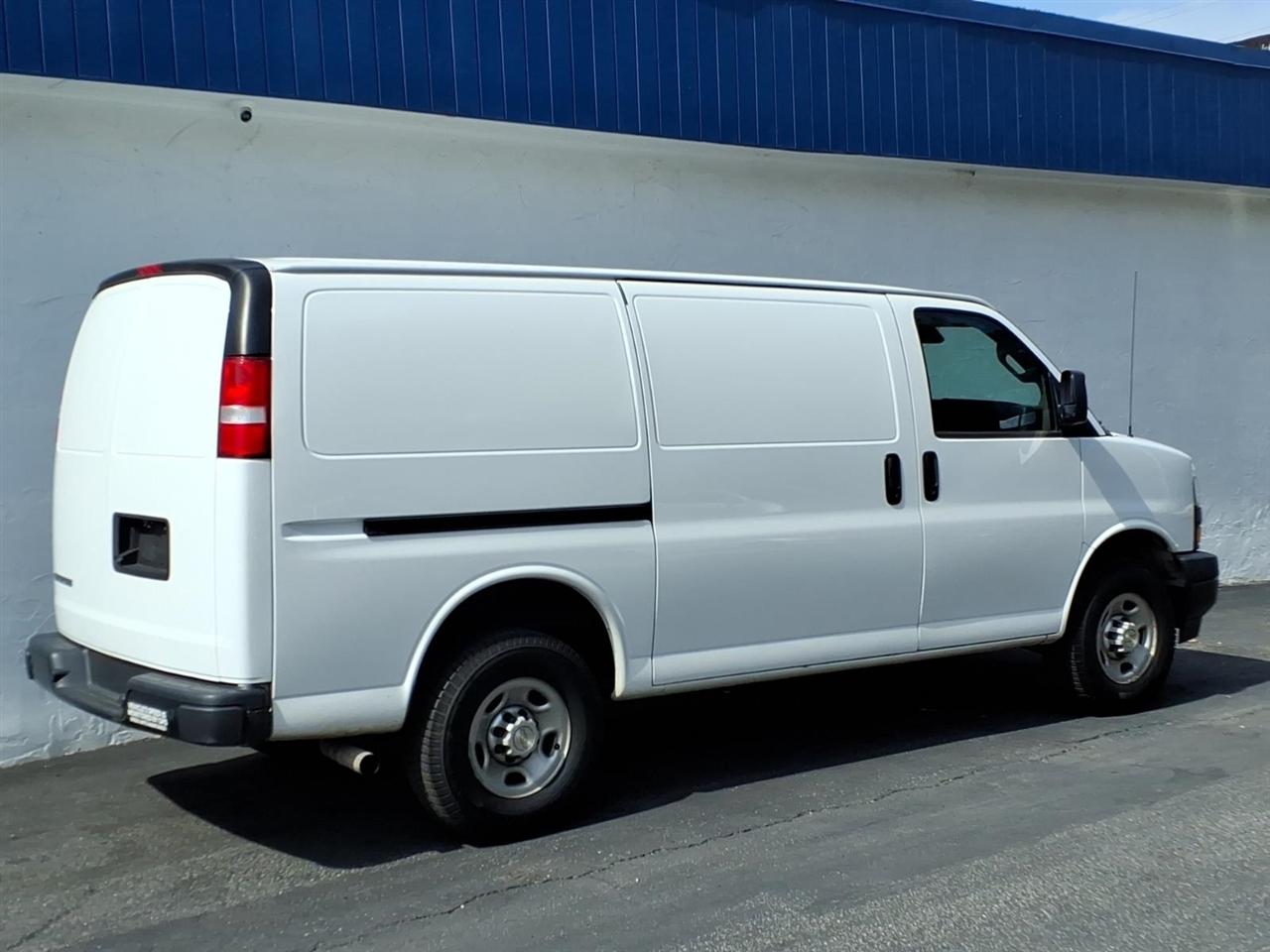Chevrolet Express Cargo Van RWD 2500 135" 2021