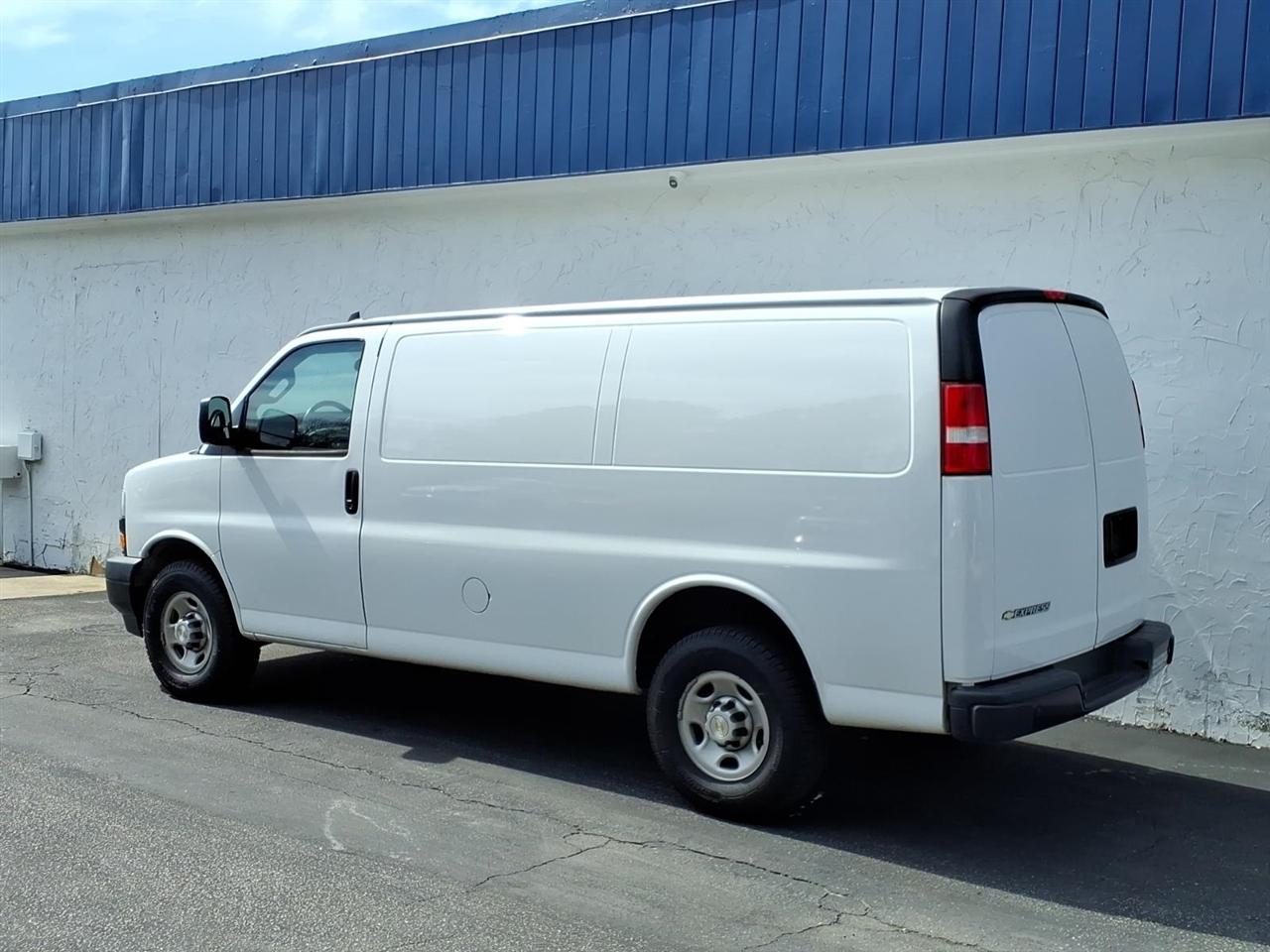 Chevrolet Express Cargo Van RWD 2500 135" 2021