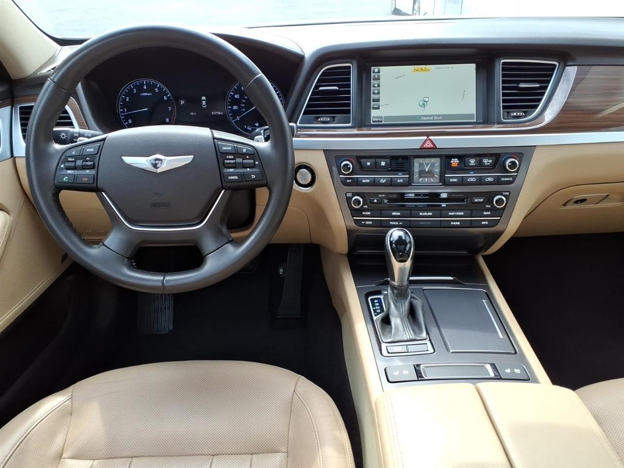 Hyundai Genesis 4dr Sdn V6 3.8L RWD 2015