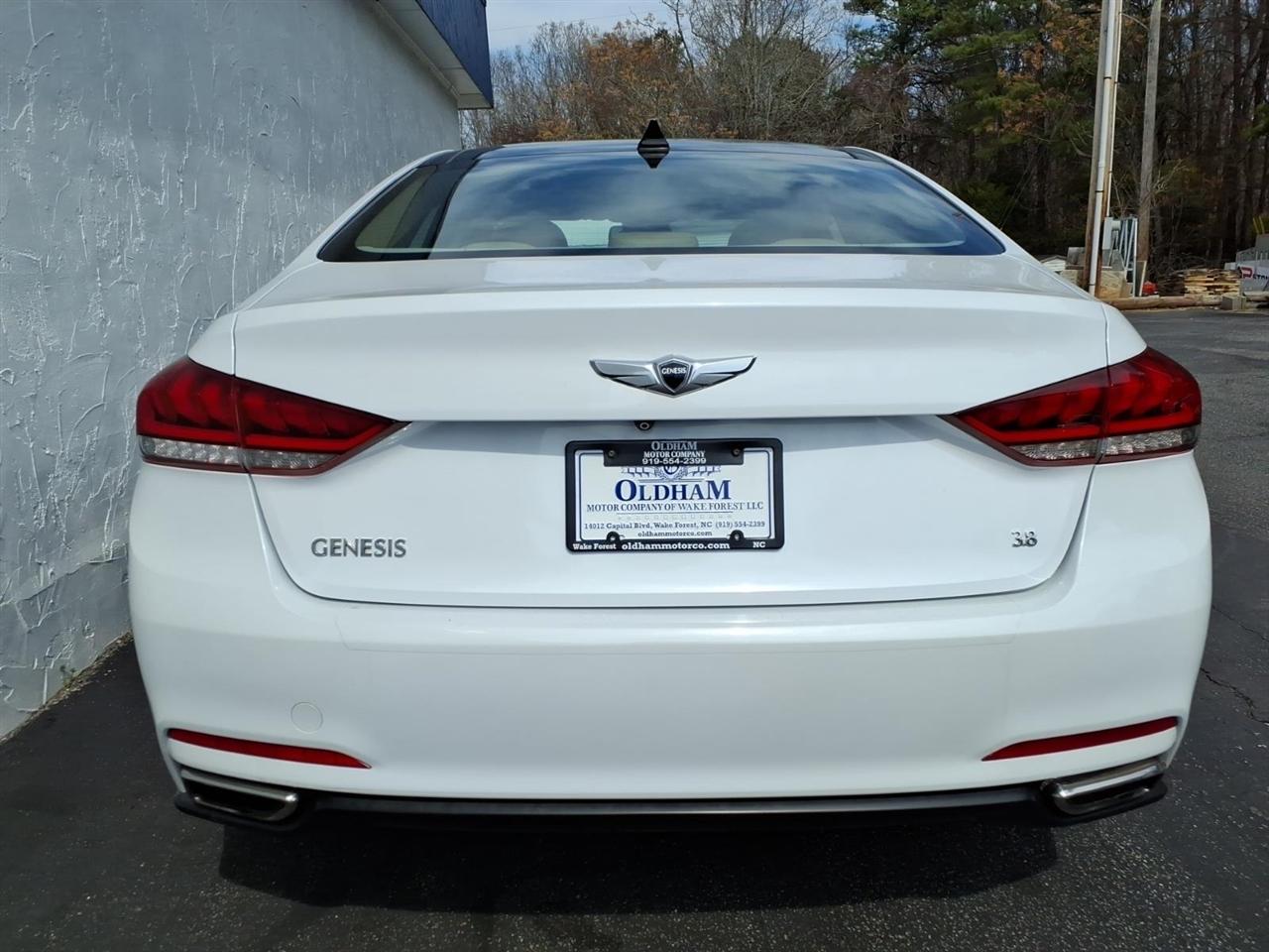 Hyundai Genesis 4dr Sdn V6 3.8L RWD 2015