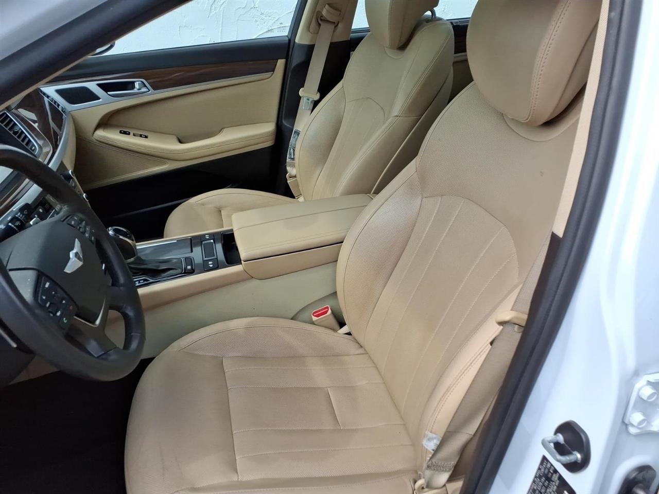 Hyundai Genesis 4dr Sdn V6 3.8L RWD 2015