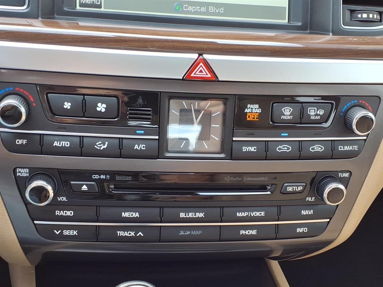 Hyundai Genesis 4dr Sdn V6 3.8L RWD 2015