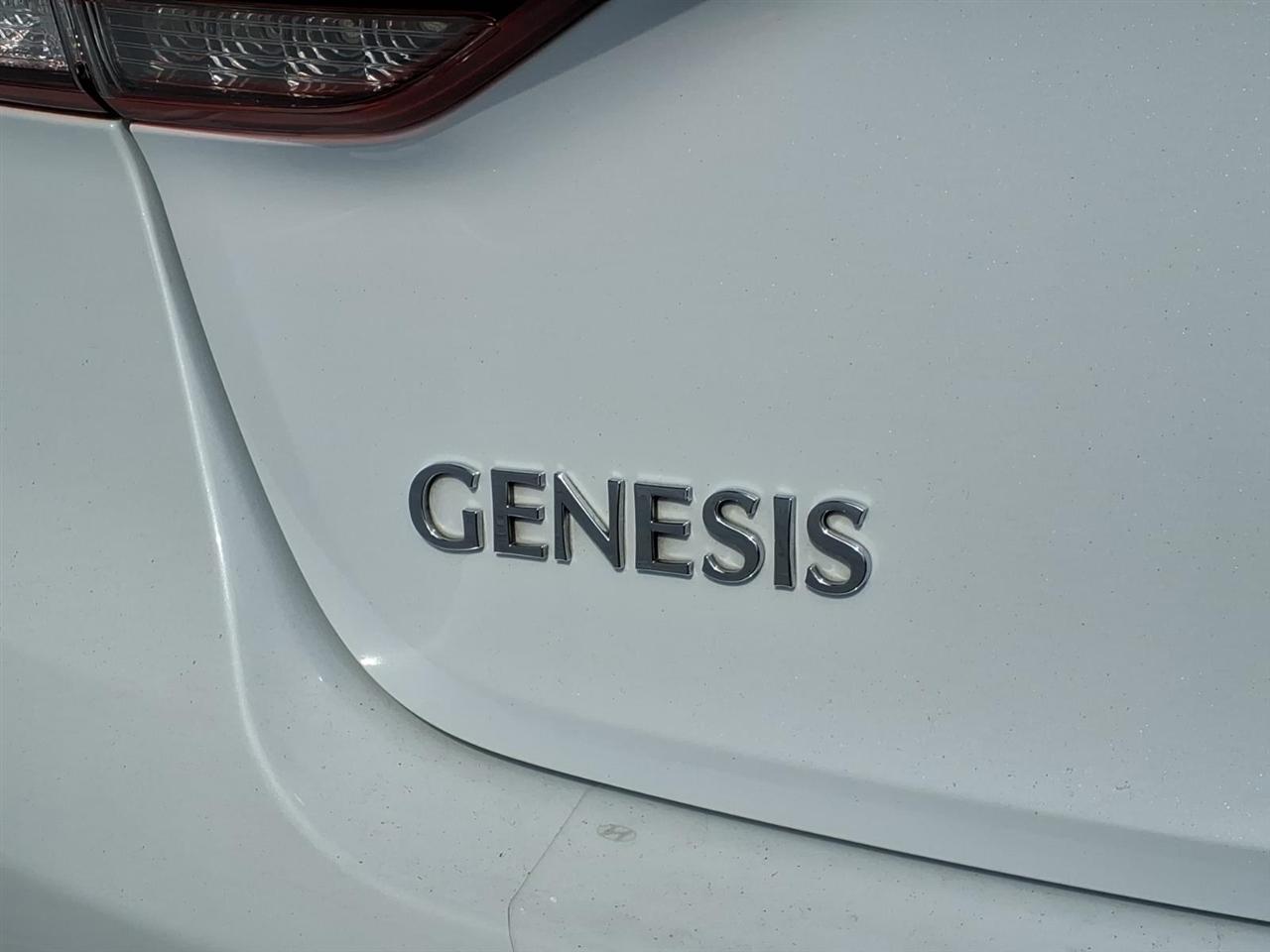 Hyundai Genesis 4dr Sdn V6 3.8L RWD 2015