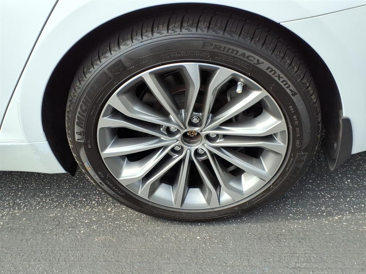 Hyundai Genesis 4dr Sdn V6 3.8L RWD 2015