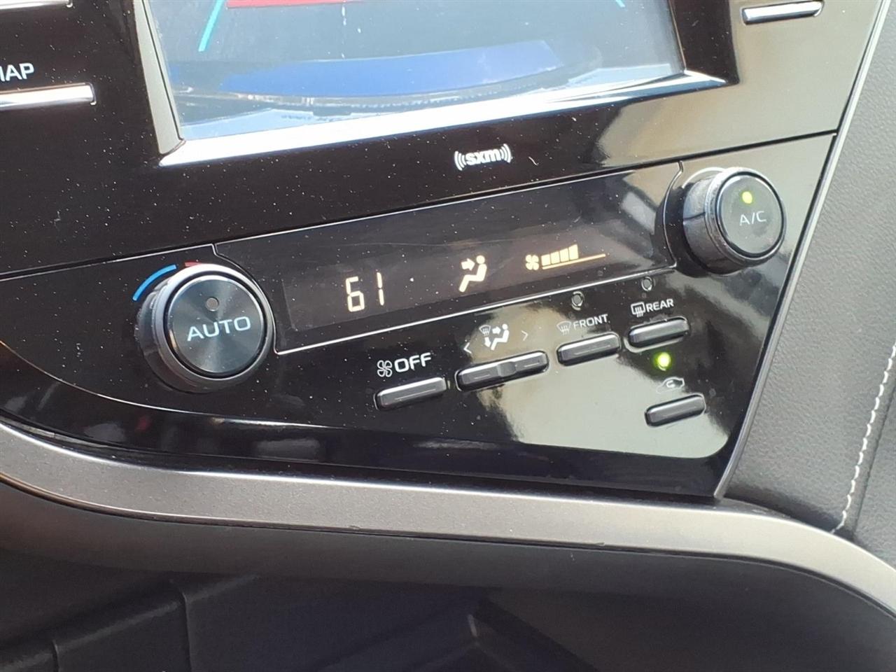 Toyota Camry SE Auto (Natl) 2020