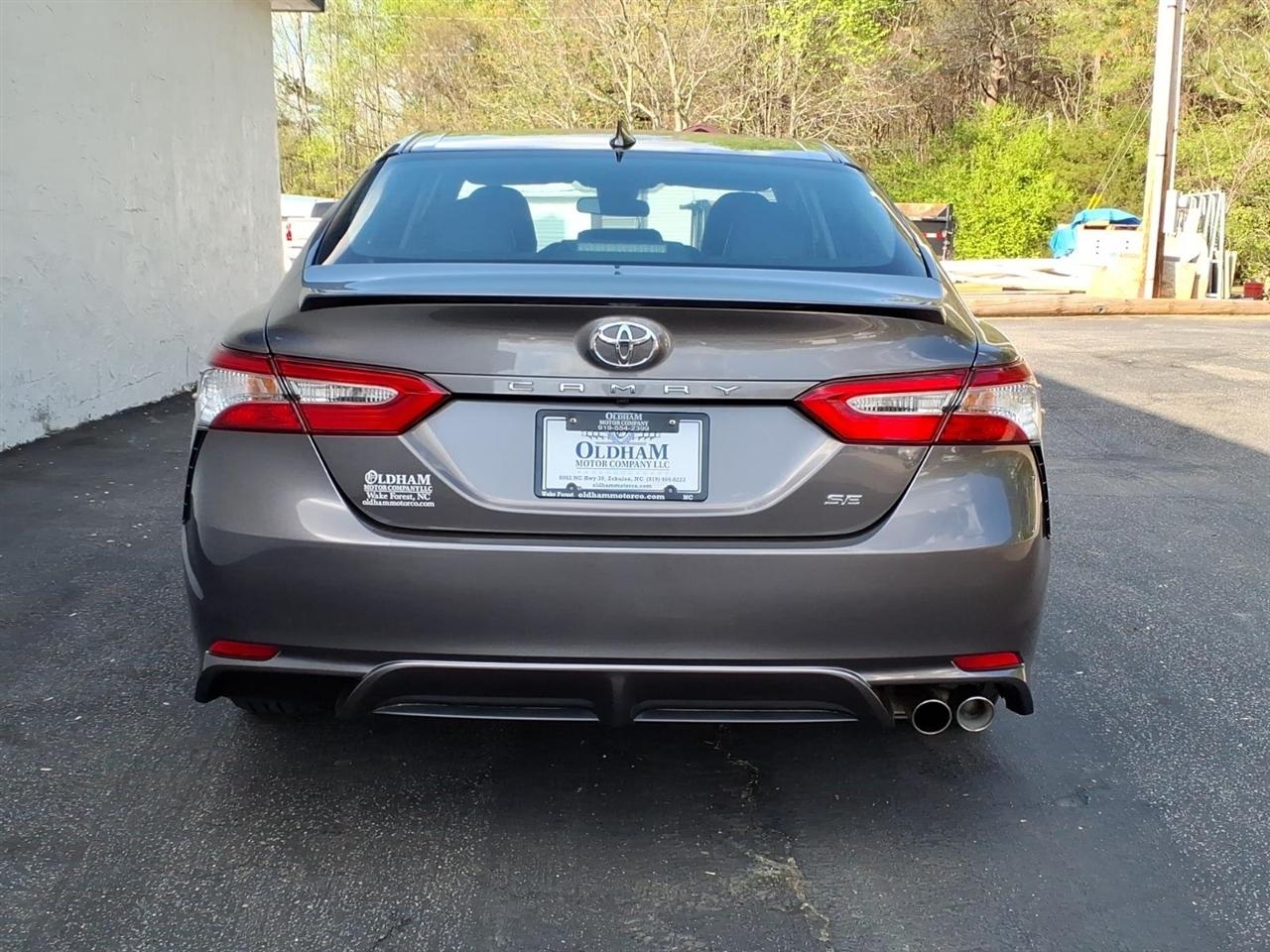 Toyota Camry SE Auto (Natl) 2020