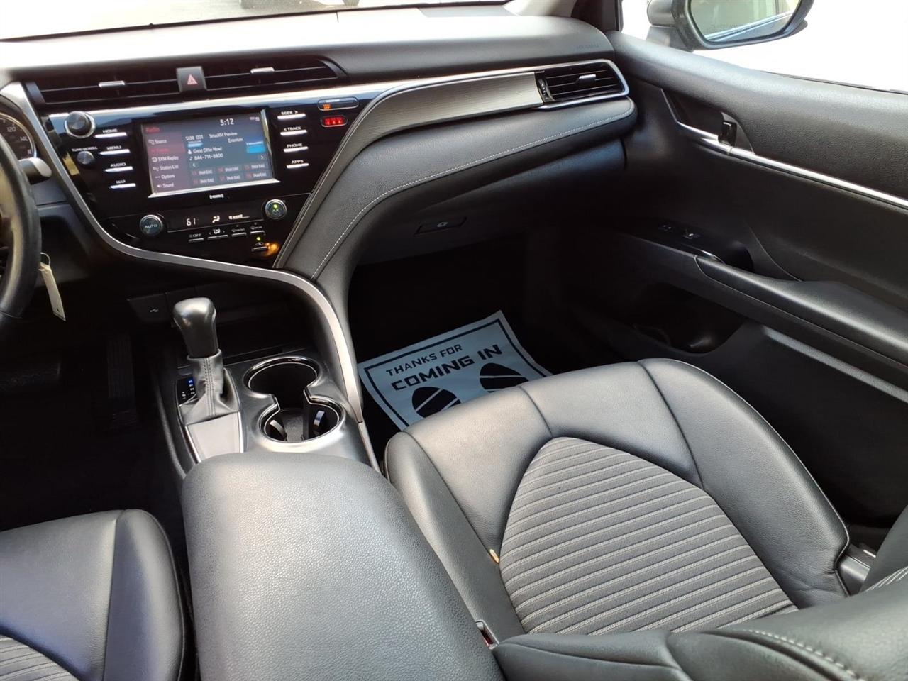 Toyota Camry SE Auto (Natl) 2020