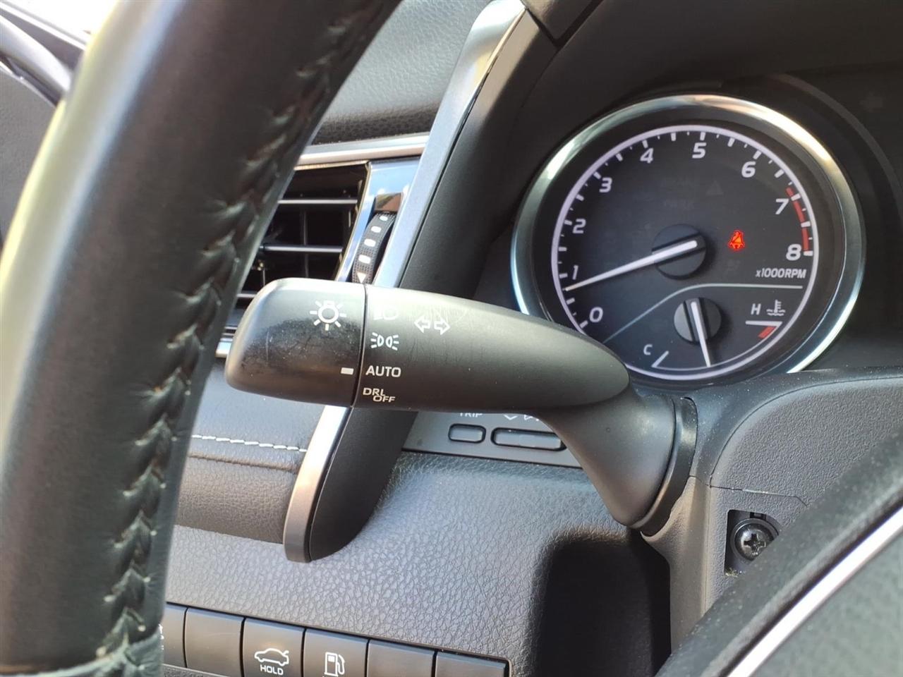 Toyota Camry SE Auto (Natl) 2020