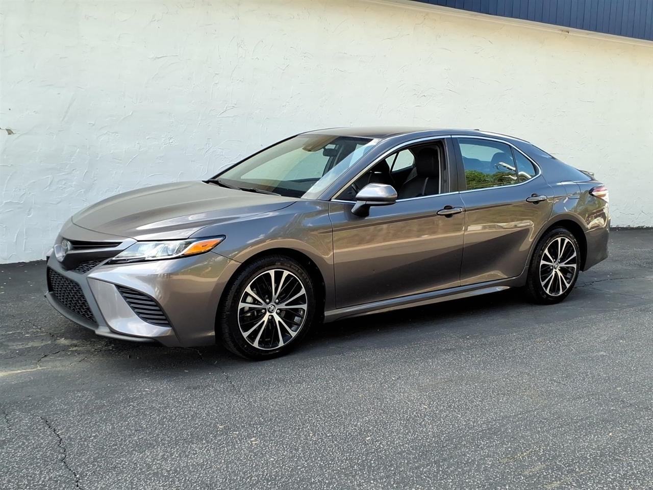 Toyota Camry SE Auto (Natl) 2020