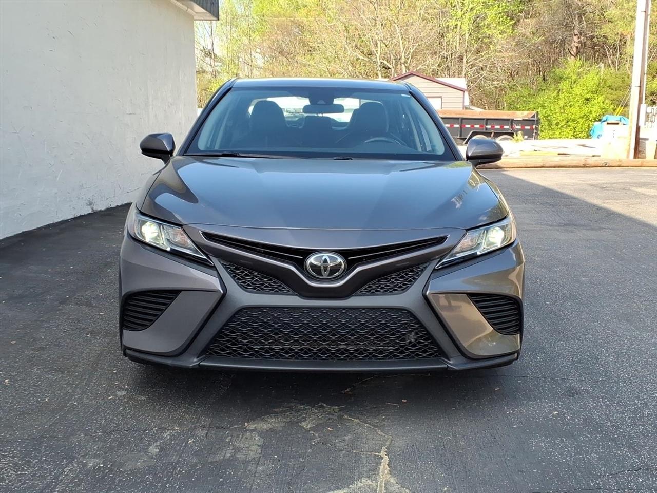 Toyota Camry SE Auto (Natl) 2020