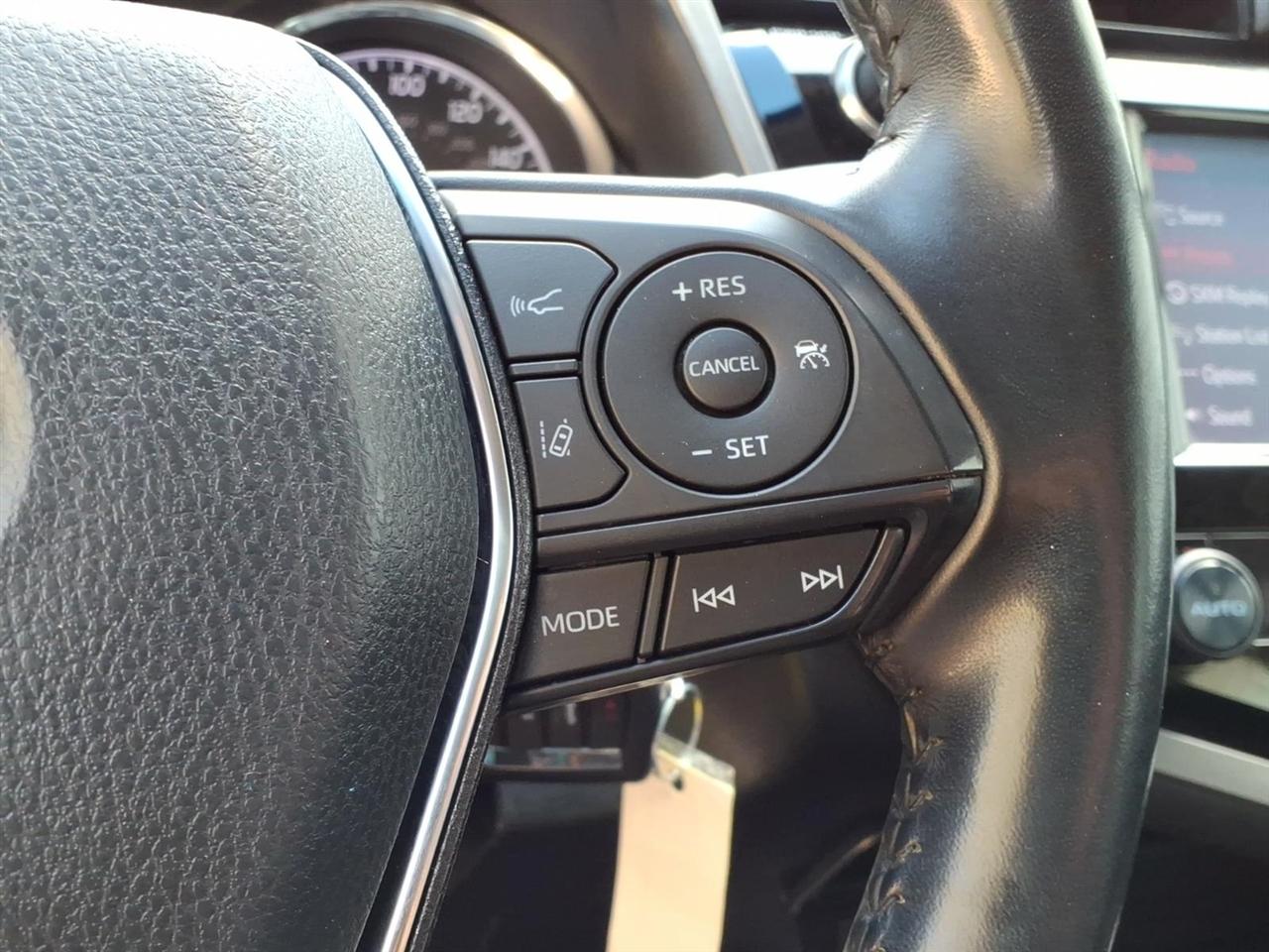 Toyota Camry SE Auto (Natl) 2020