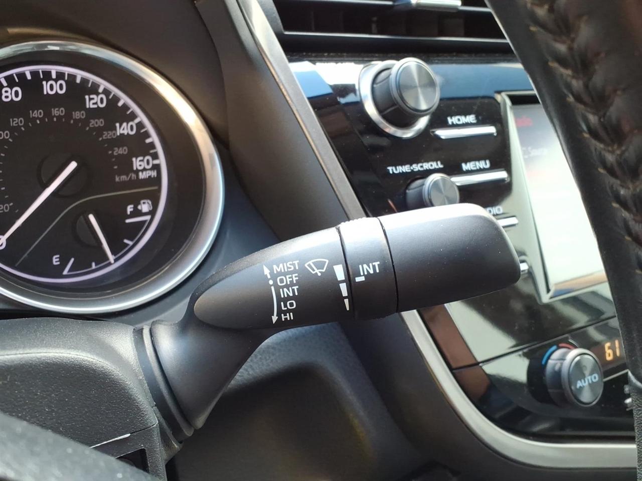 Toyota Camry SE Auto (Natl) 2020