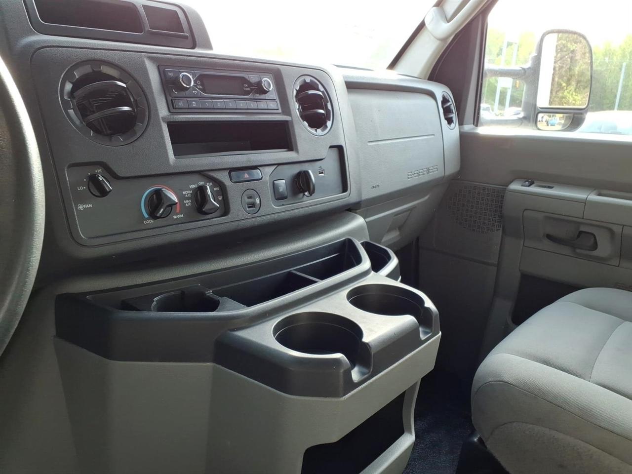 Ford E-Series Cutaway E-350 SRW 138" WB 2021