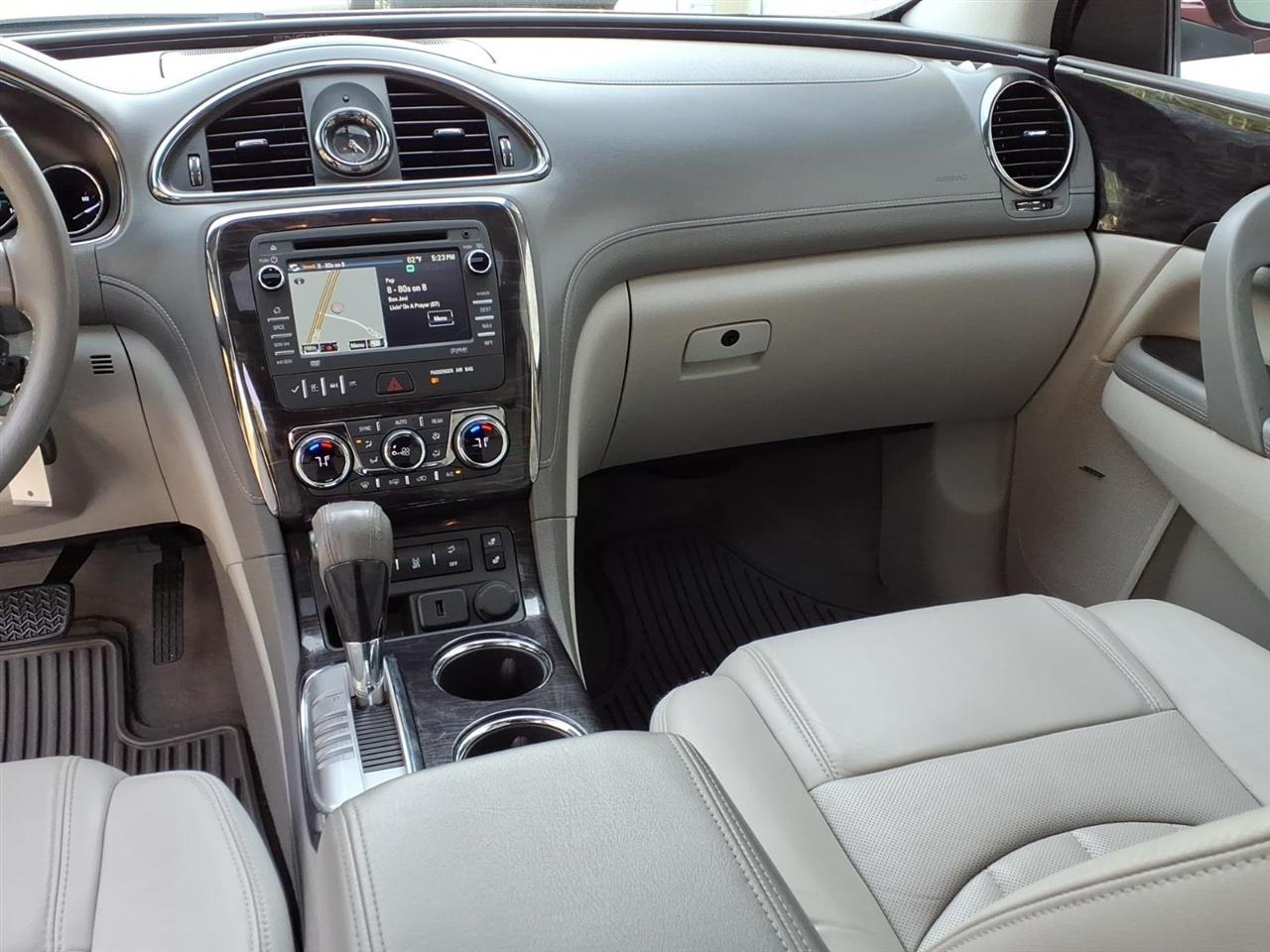 Buick Enclave FWD 4dr Leather 2017