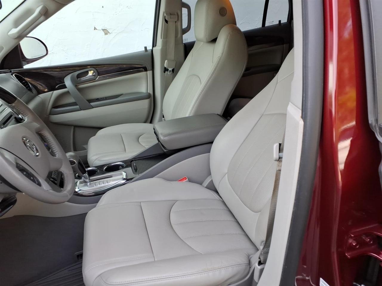 Buick Enclave FWD 4dr Leather 2017