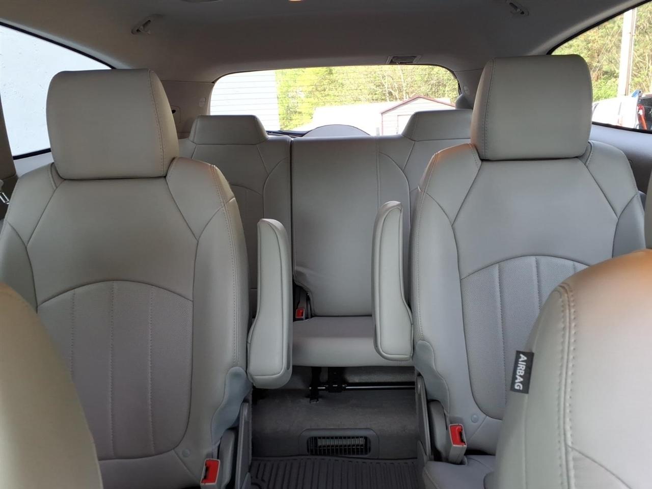 Buick Enclave FWD 4dr Leather 2017