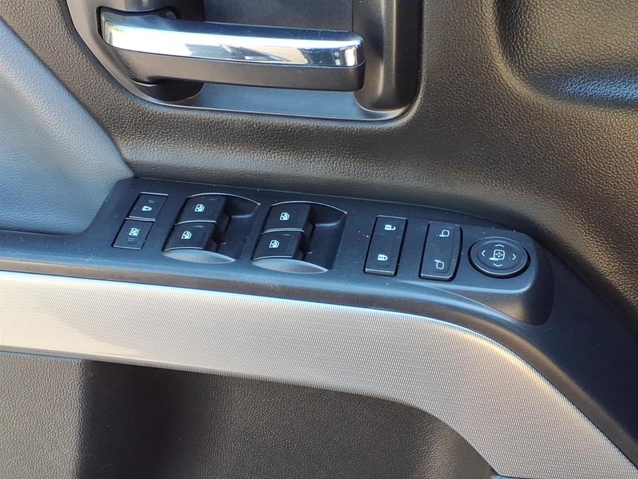 Chevrolet Silverado 1500 4WD Crew Cab 143.5" LT w/2LT 2017