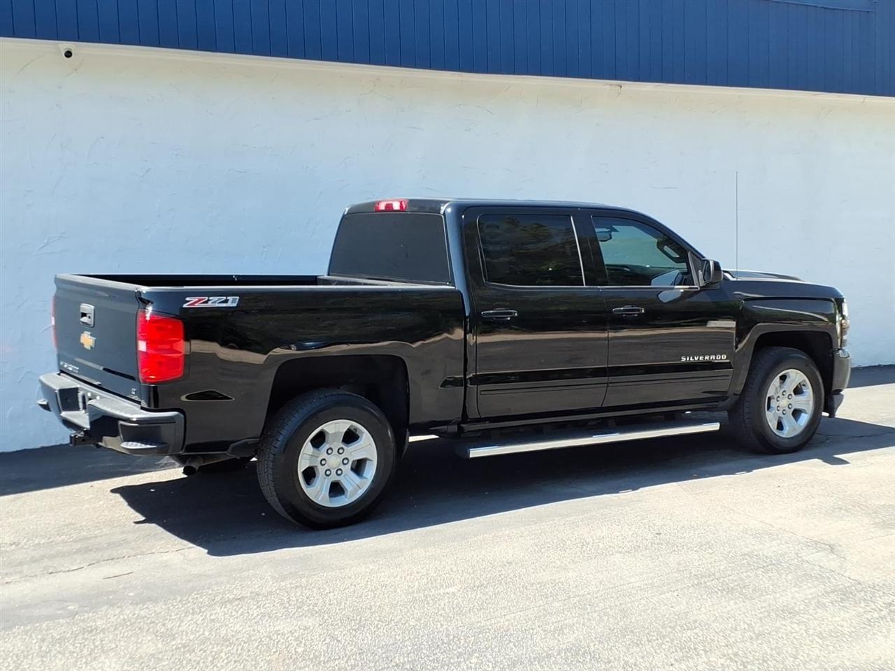 Chevrolet Silverado 1500 4WD Crew Cab 143.5" LT w/2LT 2017