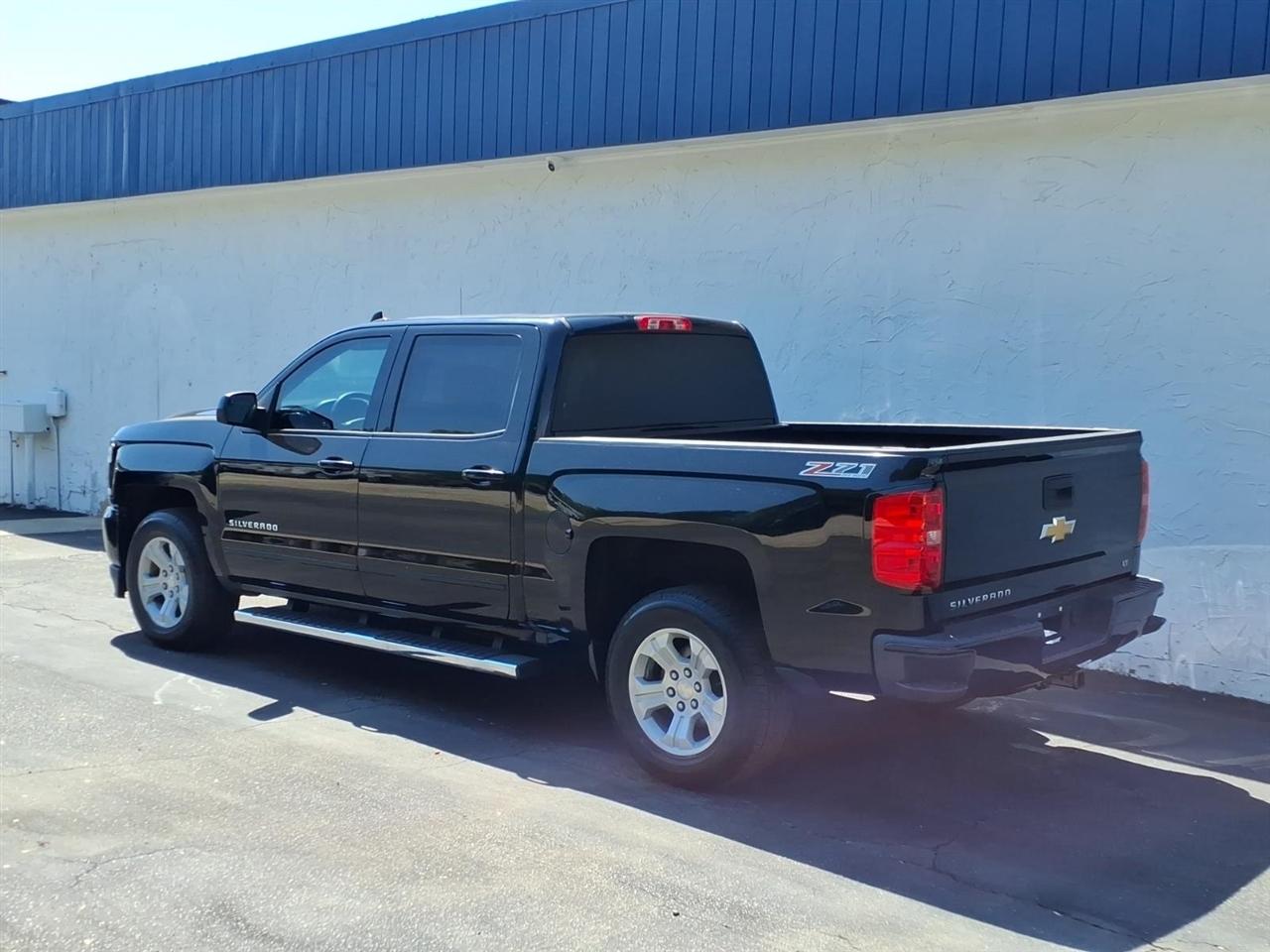 Chevrolet Silverado 1500 4WD Crew Cab 143.5" LT w/2LT 2017