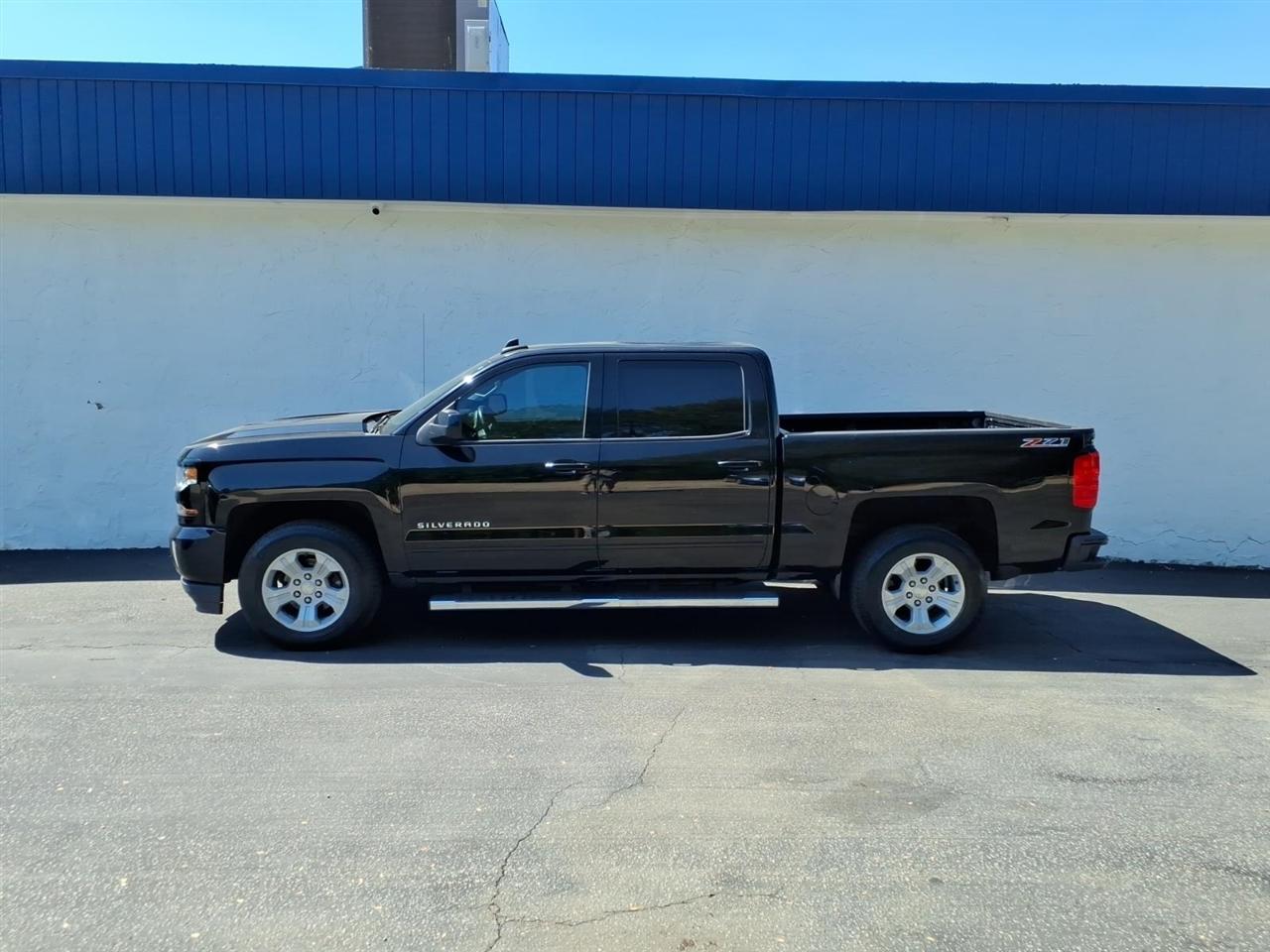 Chevrolet Silverado 1500 4WD Crew Cab 143.5" LT w/2LT 2017