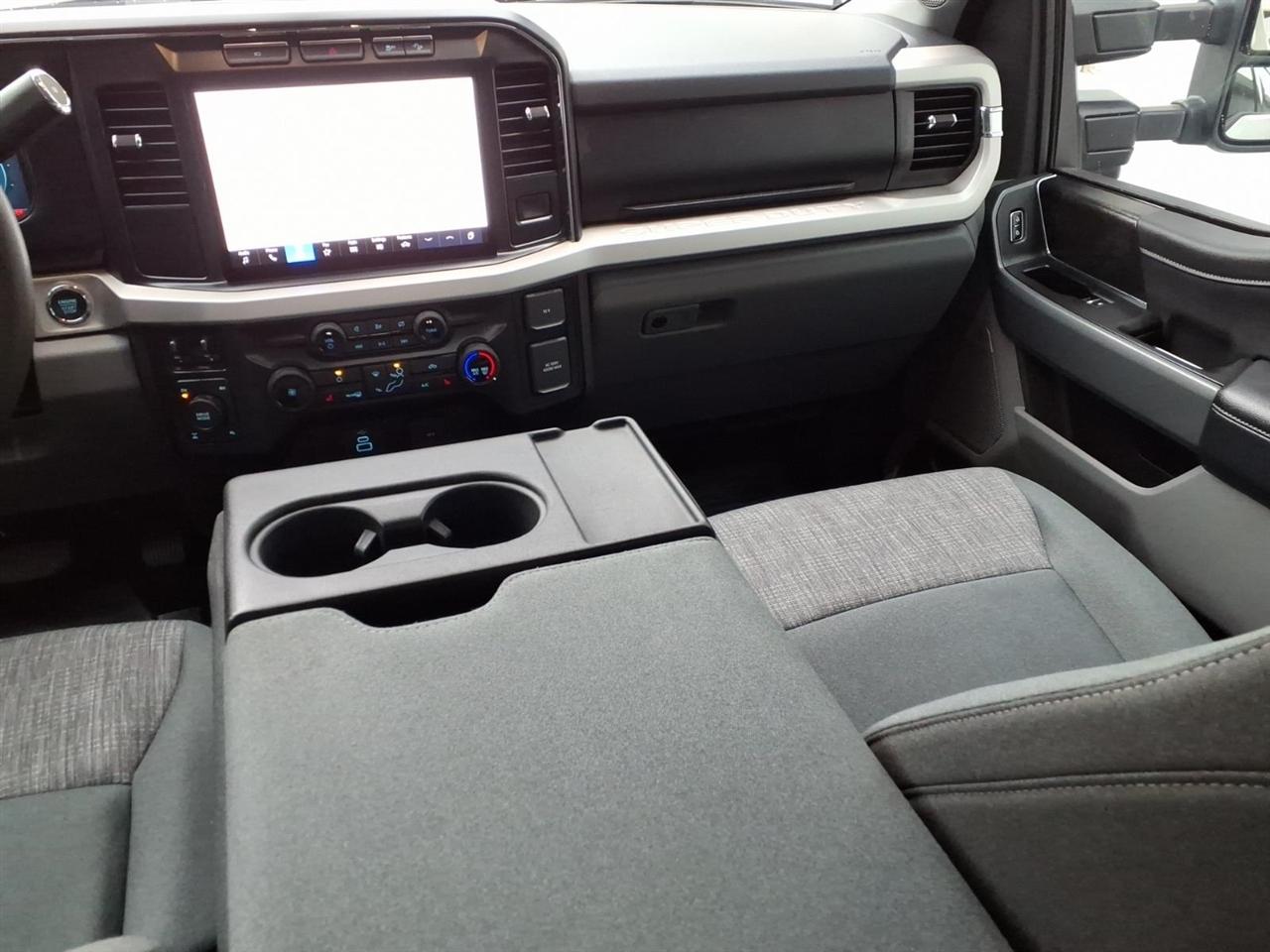 Ford Super Duty F-250 SRW King Ranch 4WD Crew Cab 8' Box 2023