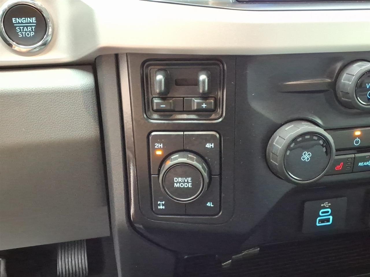 Ford Super Duty F-250 SRW XL 4WD Crew Cab 6.75' Box 2023