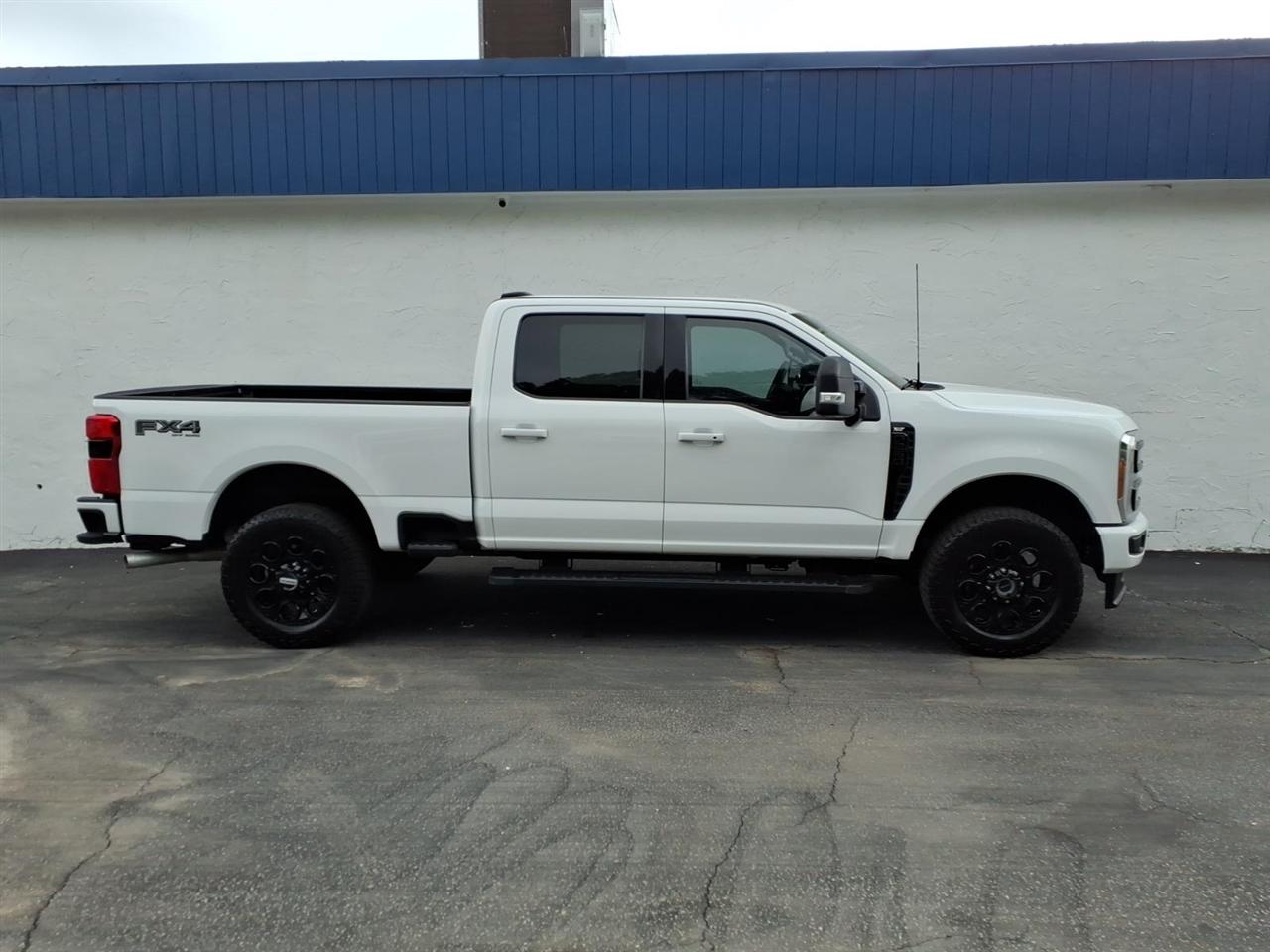 Ford Super Duty F-250 SRW XL 4WD Crew Cab 6.75' Box 2023