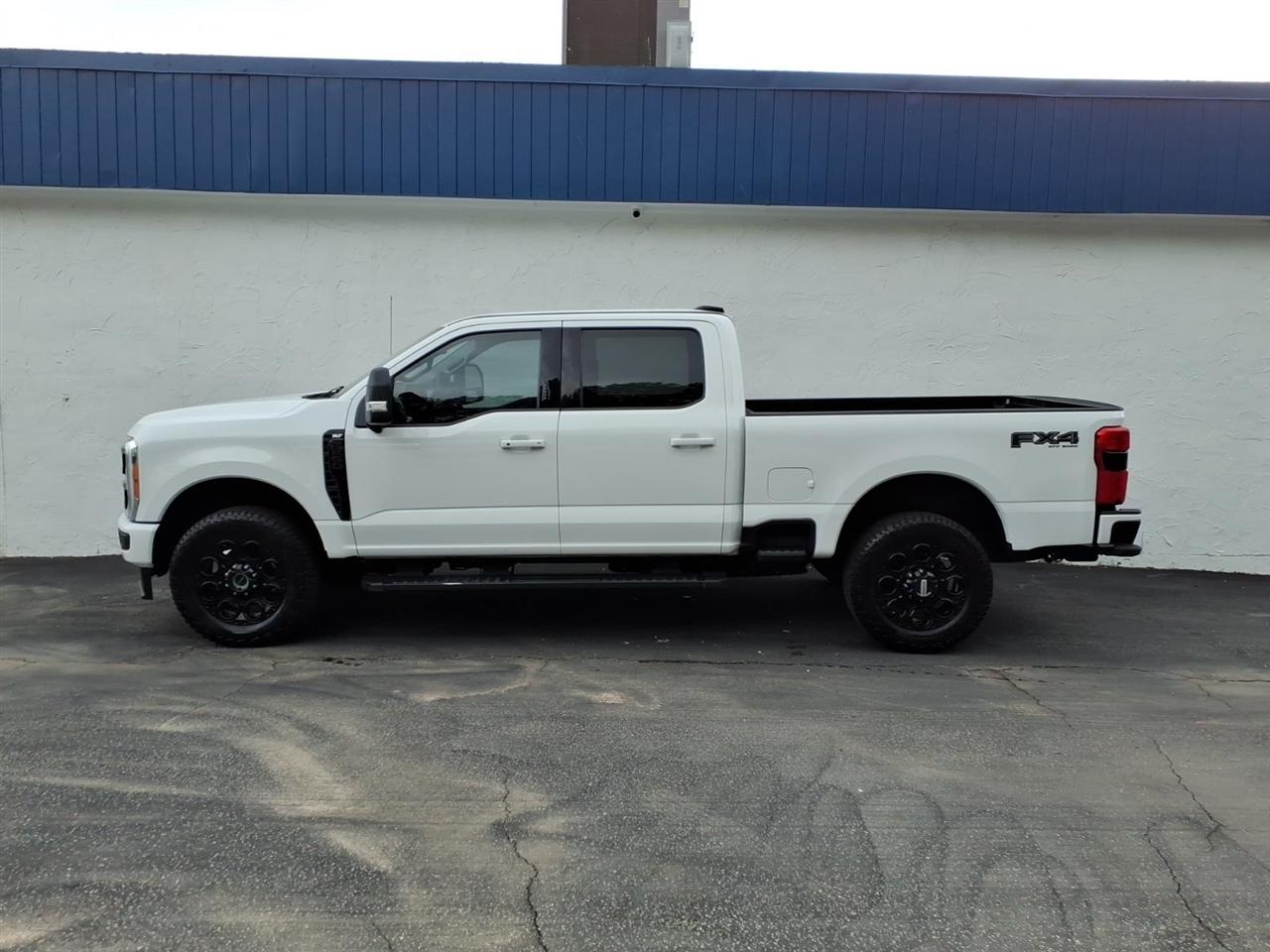 Ford Super Duty F-250 SRW XL 4WD Crew Cab 6.75' Box 2023