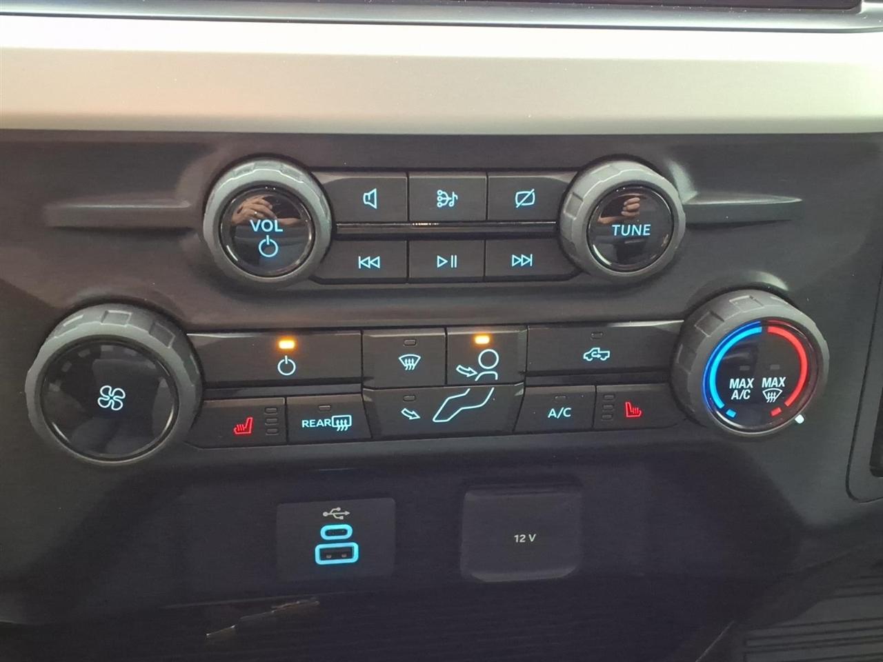Ford Super Duty F-250 SRW XL 4WD Crew Cab 6.75' Box 2023